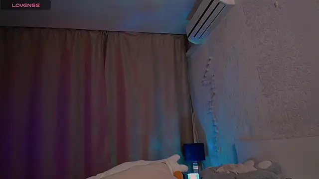 Evaa Moonn  online show from February 19, 2026, 9:28 am