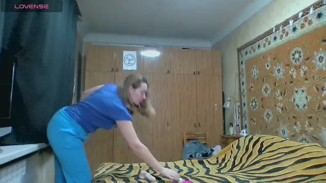 Snapshot of AnnaXLovers chatting on October 28, 2025, 3:22 pm AnnaXLovers online show from October 28, 2025, 3:22 pm