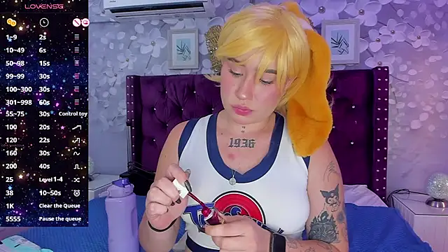 Snapshot of Danee_19_ chatting on February 20, 2025, 3:08 pm Danee 19 online show from February 20, 2025, 3:08 pm