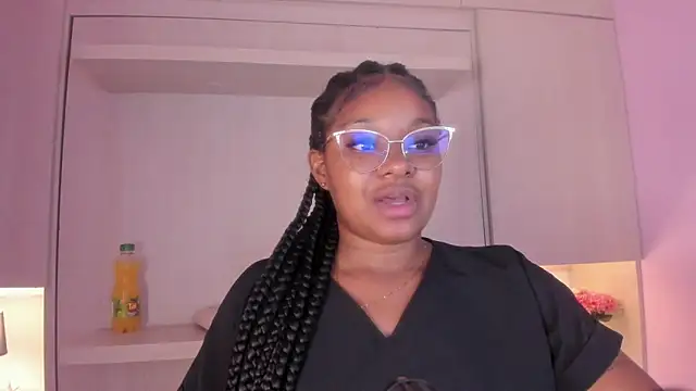 Snapshot of tamaraa_smiith chatting on October 20, 2025, 7:58 pm tamaraa smiith online show from October 20, 2025, 7:58 pm