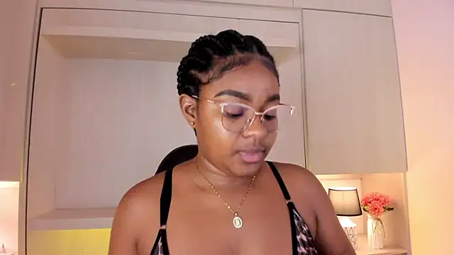 Snapshot of tamaraa_smiith chatting on November 3, 2025, 7:39 pm tamaraa smiith online show from November 3, 2025, 7:39 pm