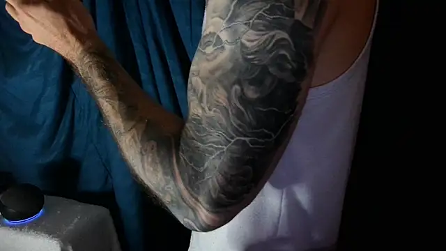 Snapshot of Kenner_fox77 chatting on December 30, 2024, 9:50 pm Kenner fox77 online show from December 30, 2024, 9:50 pm