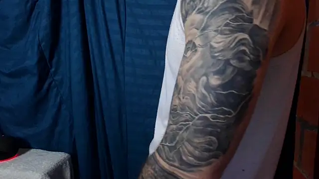 Snapshot of Kenner_fox77 chatting on December 26, 2024, 1:40 am Kenner fox77 online show from December 26, 2024, 1:40 am