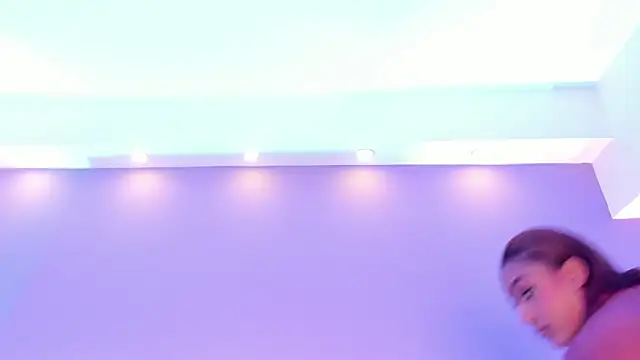 Adelehottman online show from March 29, 2026, 4:08 pm