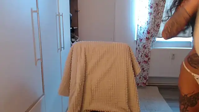 Snapshot of Davinja chatting on January 14, 2026, 12:42 pm Davinja online show from January 14, 2026, 12:42 pm