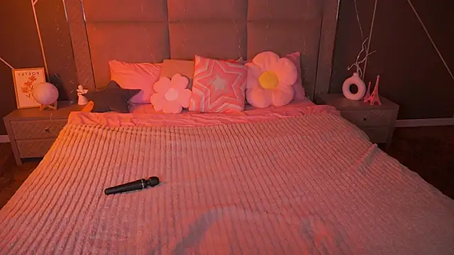 SusieWood online show from February 2, 2026, 9:14 pm