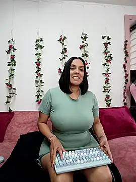 Snapshot of ariana_lavoie- chatting on September 19, 2025, 8:57 pm ariana lavoie- online show from September 19, 2025, 8:57 pm