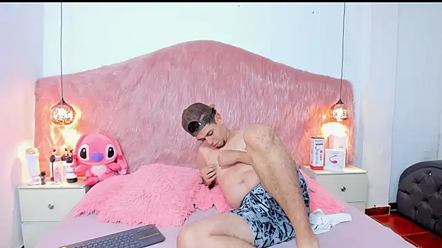 Snapshot of Derek_and_Skarlet chatting on November 2, 2025, 1:49 pm Derek and Skarlet online show from November 2, 2025, 1:49 pm