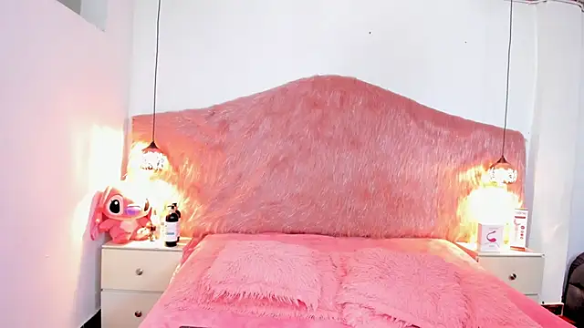 Snapshot of Derek_and_Skarlet chatting on February 9, 2026, 3:32 pm Derek and Skarlet online show from February 9, 2026, 3:32 pm