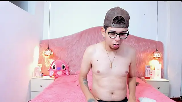 Snapshot of Derek_and_Skarlet chatting on November 15, 2025, 2:32 pm Derek and Skarlet online show from November 15, 2025, 2:32 pm