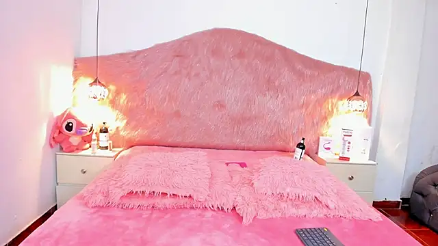 Snapshot of Derek_and_Skarlet chatting on February 26, 2026, 10:04 am Derek and Skarlet online show from February 26, 2026, 10:04 am