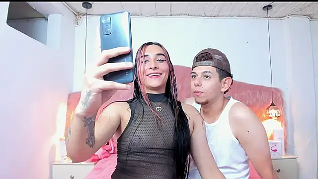 Snapshot of Derek_and_Skarlet chatting on November 5, 2025, 7:50 pm Derek and Skarlet online show from November 5, 2025, 7:50 pm