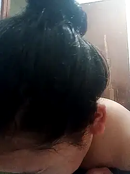 Snapshot of _Miaaleon chatting on December 17, 2025, 10:20 am Miaaleon online show from December 17, 2025, 10:20 am