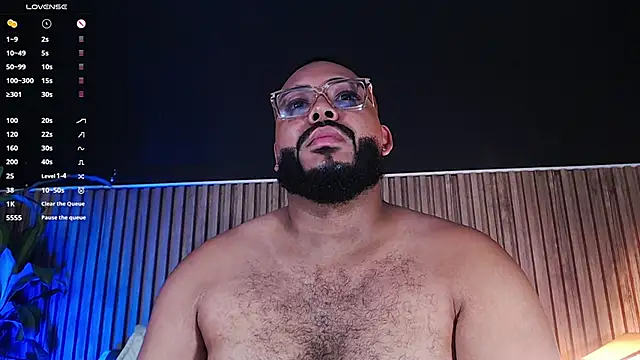 Snapshot of DilanJonnes_ chatting on February 5, 2025, 10:33 pm DilanJonnes online show from February 5, 2025, 10:33 pm