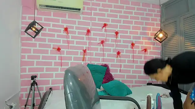 emy 0 online show from March 6, 2025, 8:37 pm