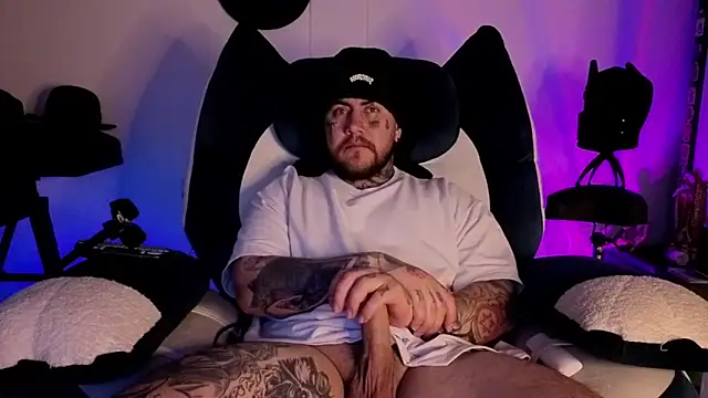 Snapshot of Ash_gusbig chatting on February 10, 2026, 3:27 am Ash gusbig online show from February 10, 2026, 3:27 am