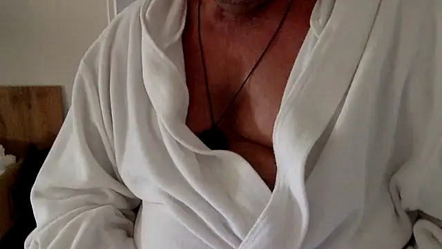 Snapshot of Bobby5169 chatting on October 17, 2025, 1:24 pm Bobby5169 online show from October 17, 2025, 1:24 pm