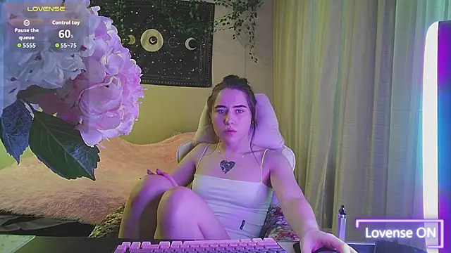 Aurora workerr online show from November 3, 2025, 10:19 am