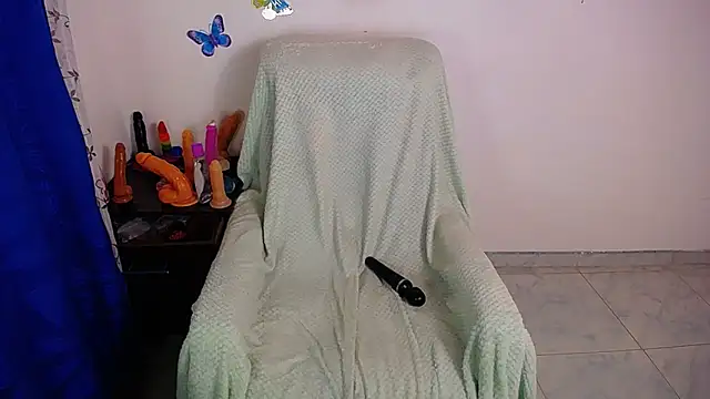 hot girl01 hanna online show from November 15, 2025, 4:33 pm