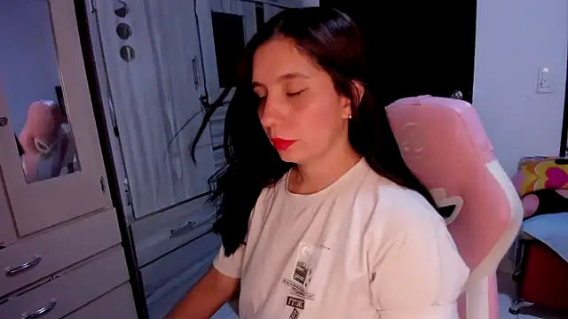 littlelight1 online show from October 7, 2025, 3:13 pm