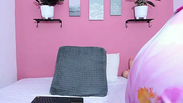 Karo 11  online show from September 12, 2025, 8:03 am