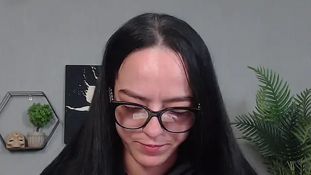 Snapshot of IzabelllNoir chatting on May 13, 2026, 5:47 am IzabelllNoir online show from May 13, 2026, 5:47 am