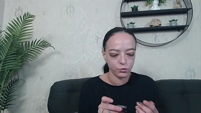 Snapshot of IzabelllNoir chatting on November 21, 2025, 7:51 am IzabelllNoir online show from November 21, 2025, 7:51 am