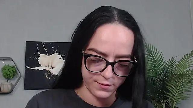 Snapshot of IzabelllNoir chatting on April 24, 2026, 9:00 am IzabelllNoir online show from April 24, 2026, 9:00 am