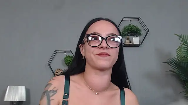 Snapshot of IzabelllNoir chatting on May 11, 2026, 2:45 pm IzabelllNoir online show from May 11, 2026, 2:45 pm