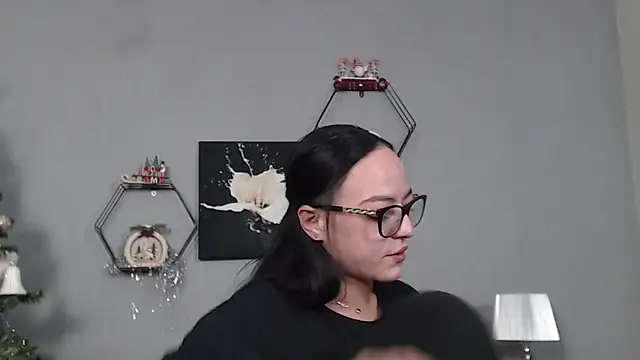 Snapshot of IzabelllNoir chatting on December 18, 2025, 11:03 am IzabelllNoir online show from December 18, 2025, 11:03 am