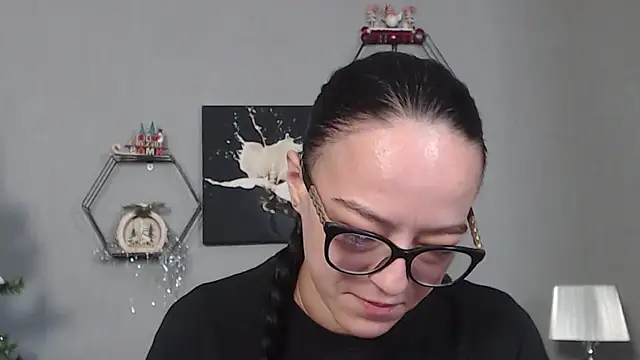 Snapshot of IzabelllNoir chatting on December 16, 2025, 8:51 am IzabelllNoir online show from December 16, 2025, 8:51 am