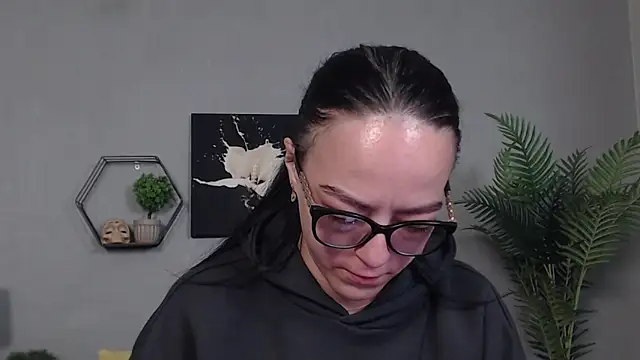 Snapshot of IzabelllNoir chatting on May 17, 2026, 10:04 am IzabelllNoir online show from May 17, 2026, 10:04 am
