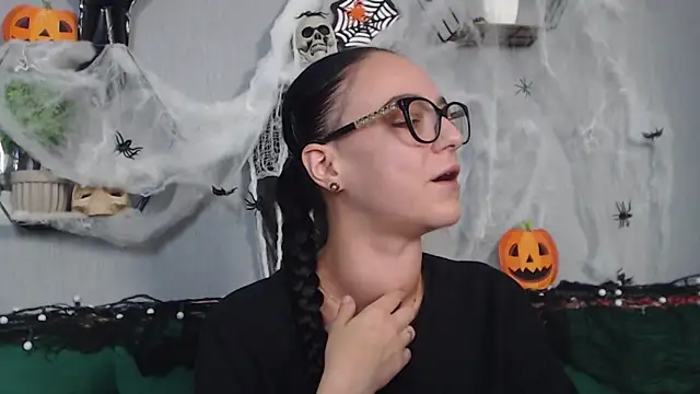 Snapshot of IzabelllNoir chatting on October 26, 2025, 10:04 am IzabelllNoir online show from October 26, 2025, 10:04 am