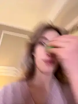 Snapshot of SerenaBennet chatting on December 23, 2025, 8:35 am SerenaBennet online show from December 23, 2025, 8:35 am