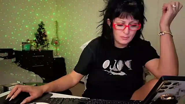 Snapshot of YourDreamLoverr chatting on December 22, 2025, 12:11 am YourDreamLoverr online show from December 22, 2025, 12:11 am