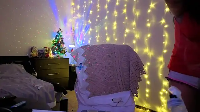 Snapshot of YourDreamLoverr chatting on December 20, 2025, 12:13 am YourDreamLoverr online show from December 20, 2025, 12:13 am