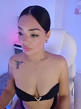 Snapshot of Sara_LipsX chatting on December 14, 2025, 10:04 pm Sara LipsX online show from December 14, 2025, 10:04 pm