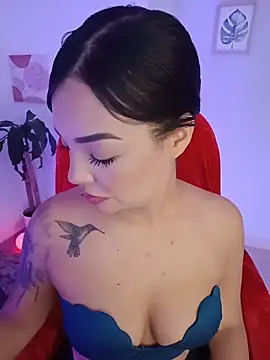 Snapshot of Sara_LipsX chatting on November 28, 2025, 12:44 am Sara LipsX online show from November 28, 2025, 12:44 am