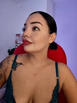 Snapshot of Sara_LipsX chatting on November 19, 2025, 2:11 am Sara LipsX online show from November 19, 2025, 2:11 am