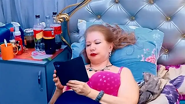 Snapshot of Hornystepmom29 chatting on May 7, 2026, 10:18 am Hornystepmom29 online show from May 7, 2026, 10:18 am
