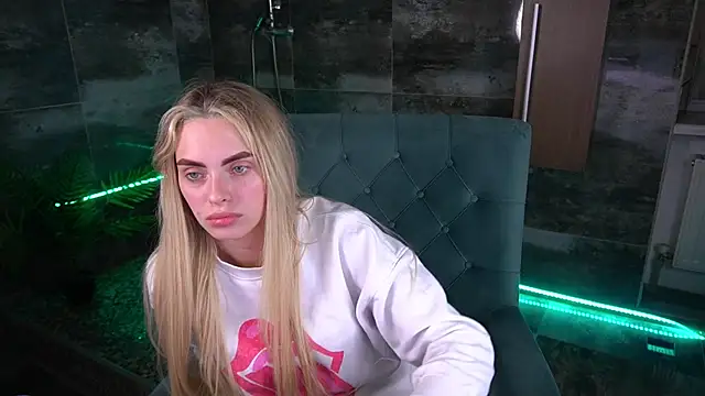 ChloeBrightt online show from November 11, 2025, 8:36 pm