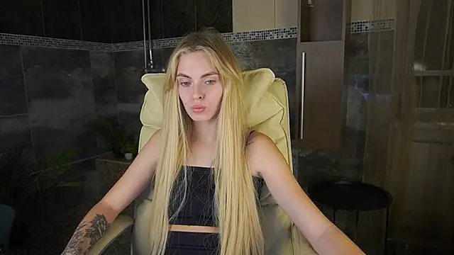 ChloeBrightt online show from November 26, 2025, 9:04 pm