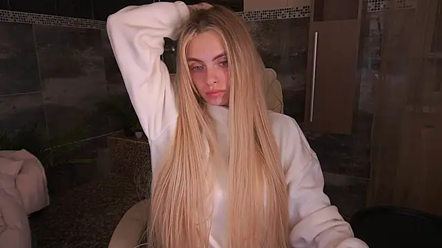 ChloeBrightt online show from December 1, 2025, 9:04 pm