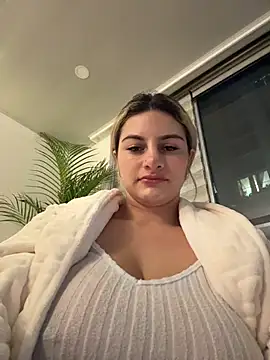 Snapshot of AtheneaRossi chatting on April 21, 2026, 11:33 pm AtheneaRossi online show from April 21, 2026, 11:33 pm