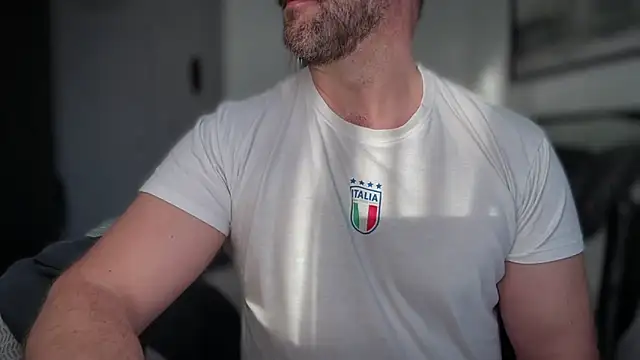 Mr Beef online show from December 14, 2025, 2:22 pm