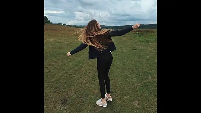  JustmeHere  online show from February 18, 2026, 9:50 am