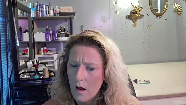 Lisalovely6981 online show from January 25, 2025, 6:13 pm