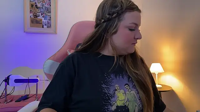 Snapshot of SweetPaige_ chatting on December 22, 2025, 2:06 pm SweetPaige online show from December 22, 2025, 2:06 pm