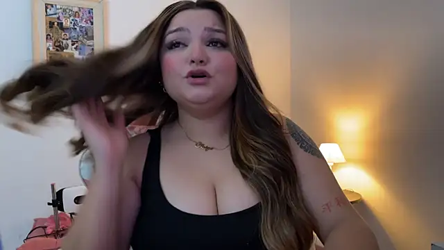 Snapshot of SweetPaige_ chatting on December 19, 2025, 3:25 pm SweetPaige online show from December 19, 2025, 3:25 pm