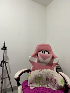 Snapshot of SweetPaige_ chatting on April 13, 2026, 11:58 am SweetPaige online show from April 13, 2026, 11:58 am